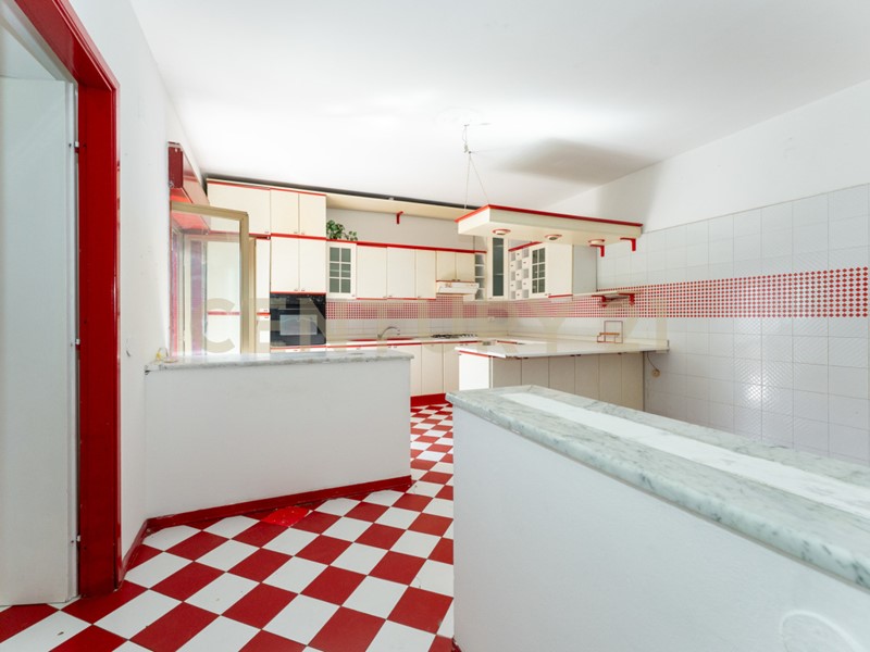 Appartamento in Vendita a Catania, 144'000&euro;, 130 m², con Box