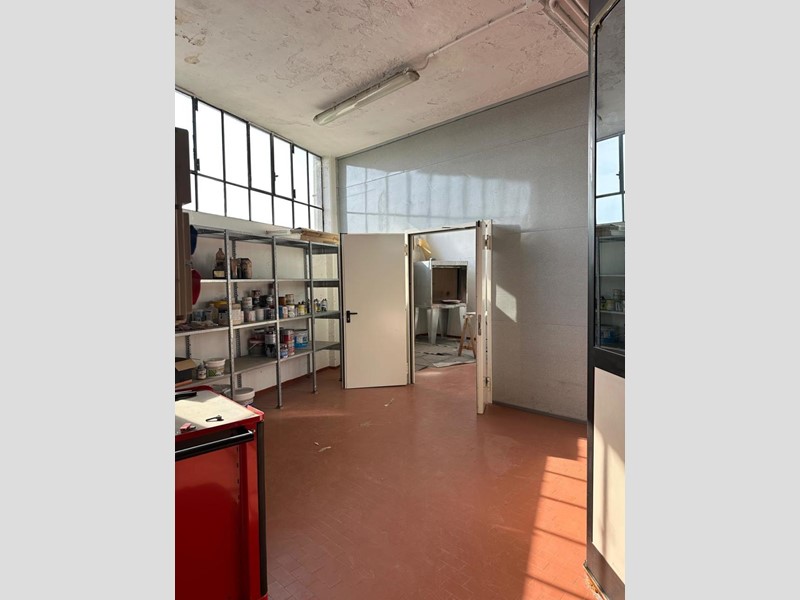 Capannone in Vendita a Capiago Intimiano, 430'000€, 620 m²