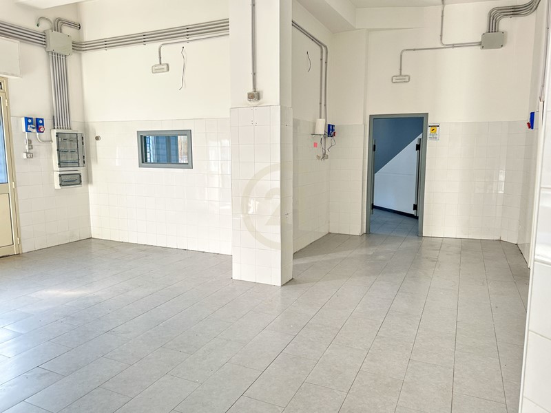Immobile commerciale in Affitto a Aci Catena, zona Centro, 850€, 100 m²