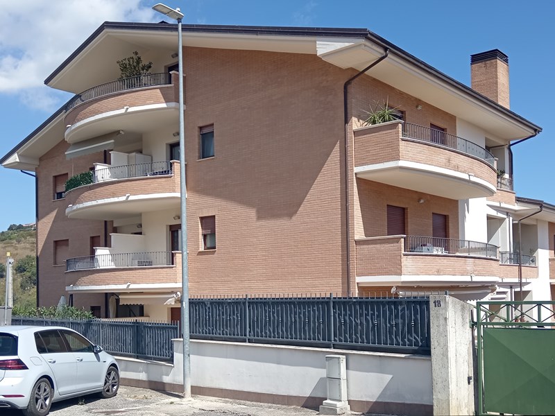 Appartamento in Vendita a Teramo, zona Villa Mosca , 210'000€, 117 m², con Box