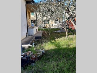 Villa bifamiliare in Vendita a Colle di Val D'Elsa, zona Castel San Gimignano, 300'000&euro;, 150 m², con Box