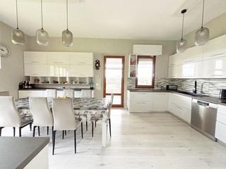 Appartamento in Vendita a Cerreto Guidi, zona Ripoli, 199'000€, 160 m²