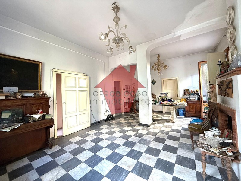 Casa Indipendente in Vendita a Empoli, 380'000€, 200 m², con Box