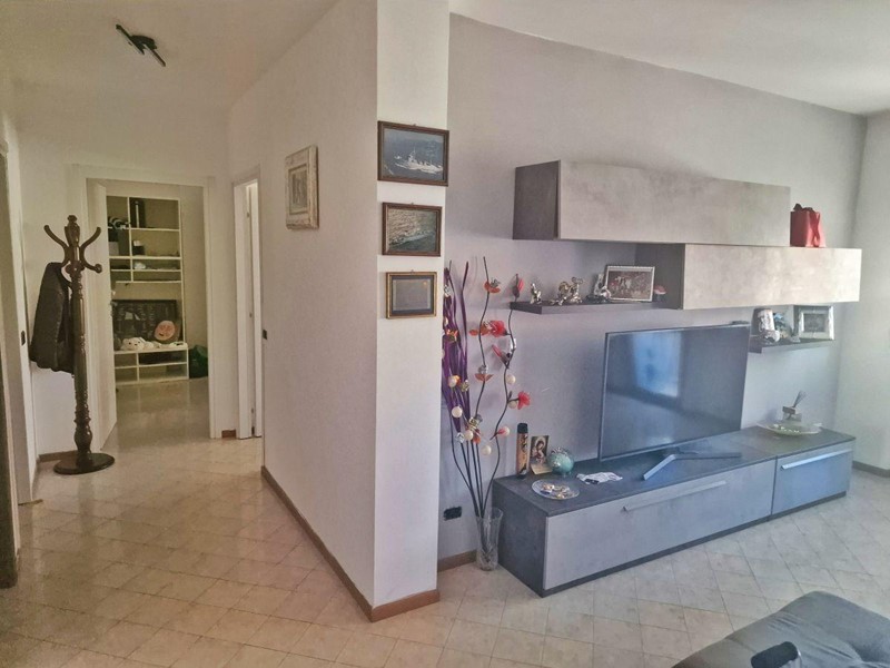 Appartamento in Vendita a Carrara, 158'000€, 90 m², arredato, con Box