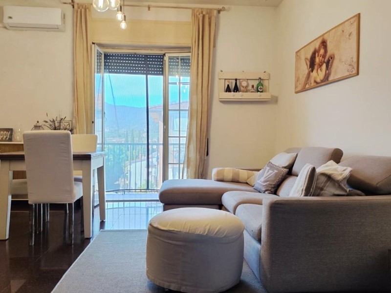 Appartamento in Vendita a Carrara, 137'000€, 90 m²