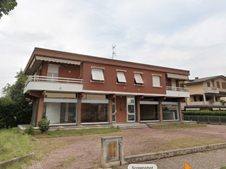 Bilocale in Vendita a Seveso, 145'500€, 70 m², con Box