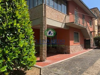 Casa Indipendente in Vendita a Montecatini Terme, 390'000€, 400 m², con Box