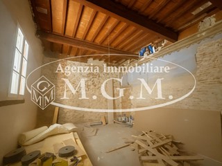 Trilocale in Vendita a Pontedera, 145'000€, 74 m²