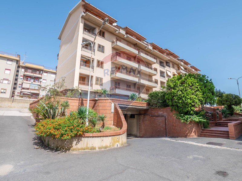 Appartamento in Vendita a Caltagirone, 120'000€, 185 m²