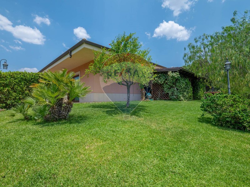 Villetta a schiera in Vendita a Caltagirone, 420'000€, 300 m²