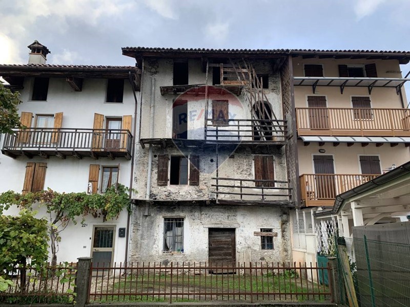 Rustico in Vendita a Feltre, 49'000€, 200 m²