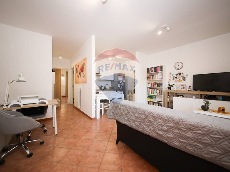 Bilocale in Vendita a Roma, 189'000&euro;, 73 m²