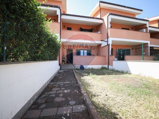 Bilocale in Vendita a Roma, 189'000&euro;, 73 m²