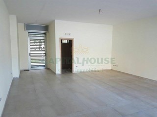 Immobile commerciale in Affitto a Camposano, 600€, 70 m²