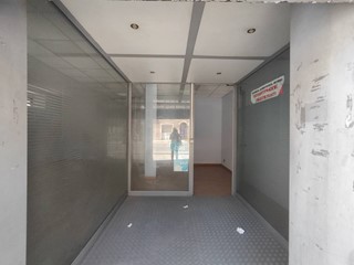 Attività commerciale in Affitto a Porto San Giorgio, 500€, 56 m²