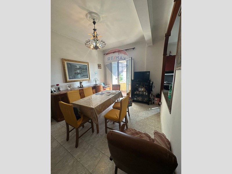 Trilocale in Vendita a Napoli, 80'000€, 60 m²