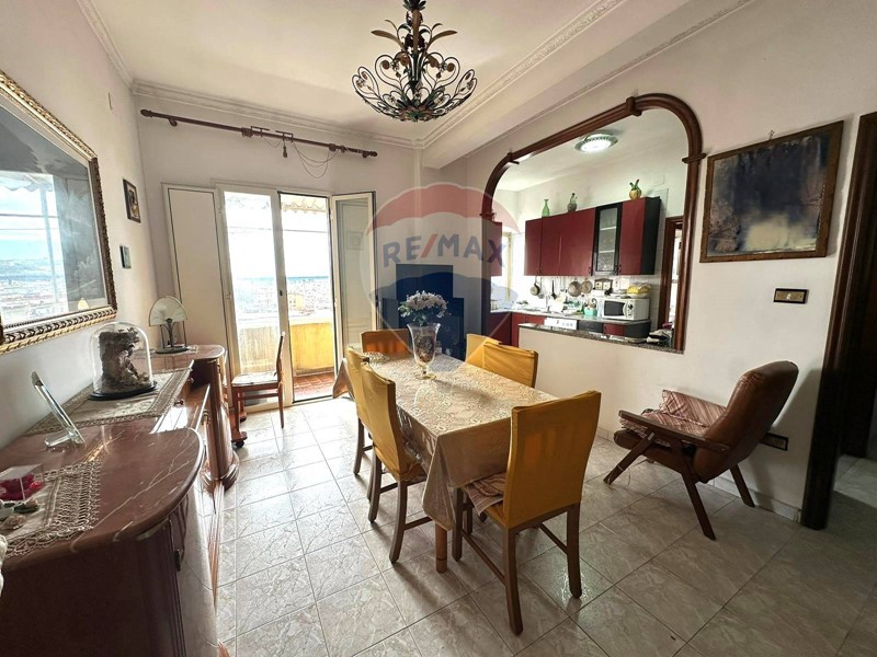 Trilocale in Vendita a Napoli, 80'000&euro;, 60 m²