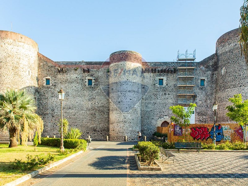 Immobile commerciale in Vendita a Catania, 400'000&euro;, 400 m²