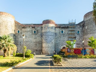 Immobile commerciale in Vendita a Catania, 400'000&euro;, 400 m²