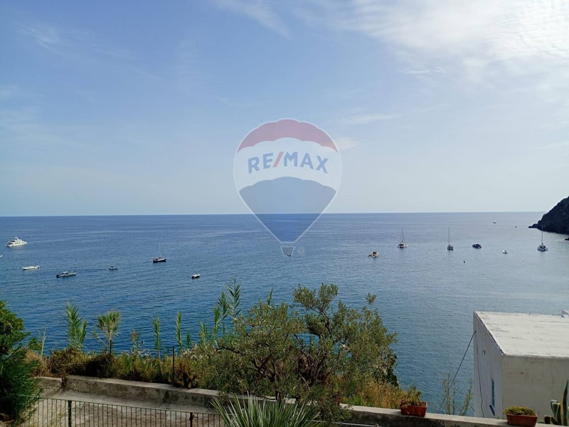 Appartamento in Vendita a Serrara Fontana, 425'000€, 150 m²