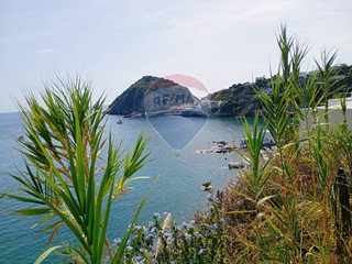 Appartamento in Vendita a Serrara Fontana, 425'000€, 150 m²