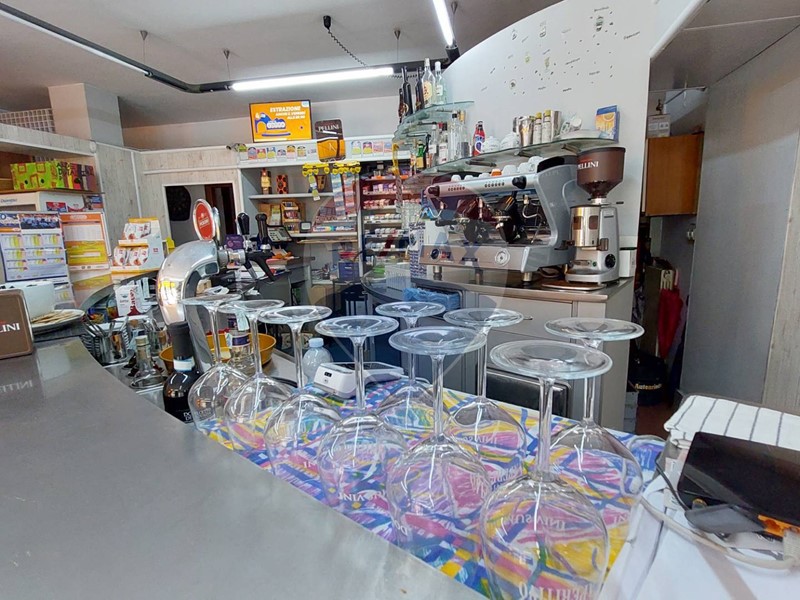 Attività commerciale in Vendita a Endine Gaiano, 25'000€, 100 m²