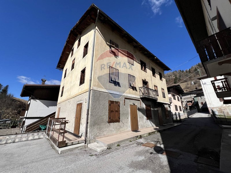 Appartamento in Vendita a Santo Stefano di Cadore, 30'000€, 100 m²
