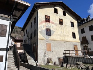 Appartamento in Vendita a Santo Stefano di Cadore, 30'000€, 100 m²