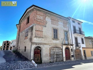 Casa Indipendente in Vendita a Nereto, 70'000€, 222 m²