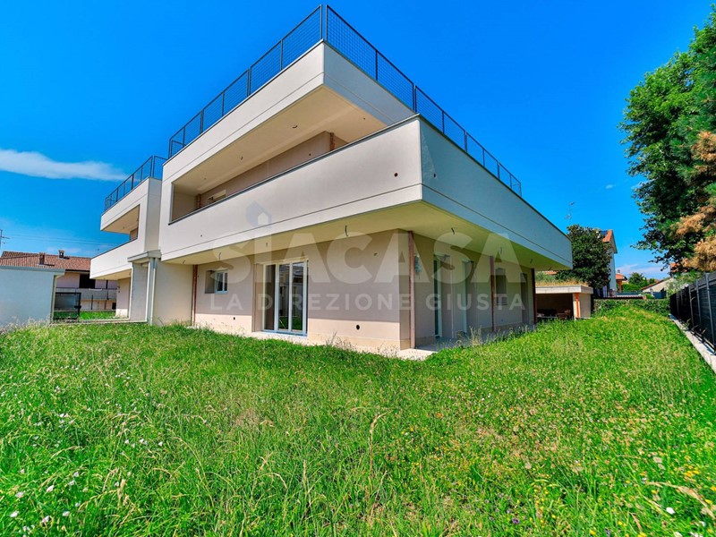 Quadrilocale in Vendita a Trezzano Rosa, 376'000€, 130 m²