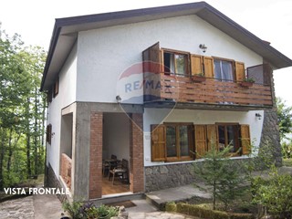 Villa in Vendita a Santa Fiora, 290'000€, 172 m²