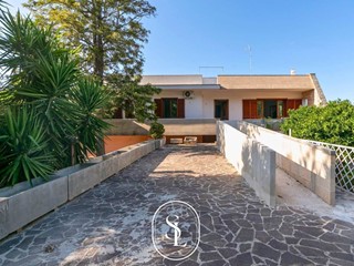 Villa in Vendita a San Cesario di Lecce, 418'000€, 475 m²