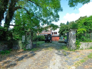 Villa in Vendita a Cocquio Trevisago, 375'000€, 330 m²