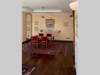 Appartamento in Affitto a Frosinone, 1'200€, 194 m²