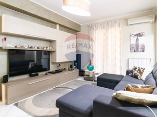 Trilocale in Vendita a Aci Catena, 99'000€, 79 m²