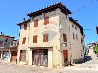 Casa Semi Indipendente in Vendita a Borgo Valbelluna, 60'000€, 65 m², con Box