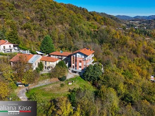 Casa Semi Indipendente in Vendita a Gassino Torinese, 290'000€, 220 m²