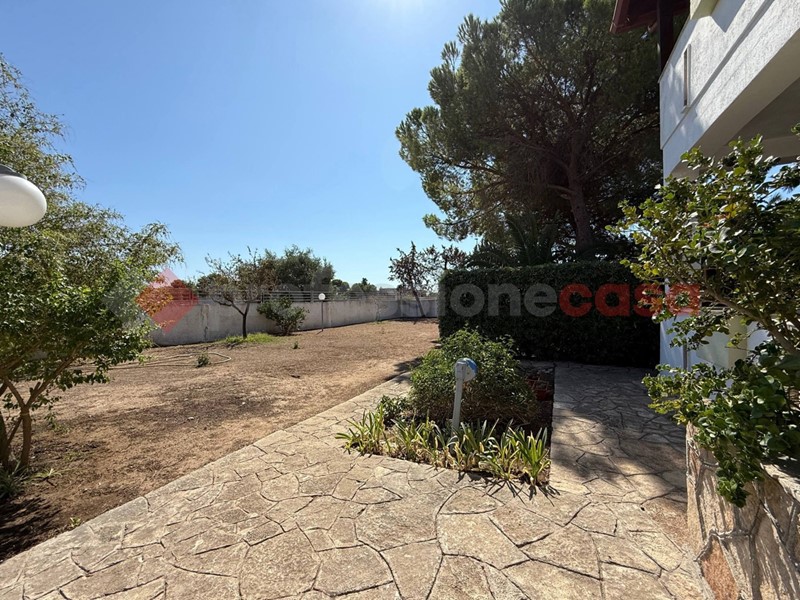 Villa in Vendita a Leporano, 540'000€, 200 m²