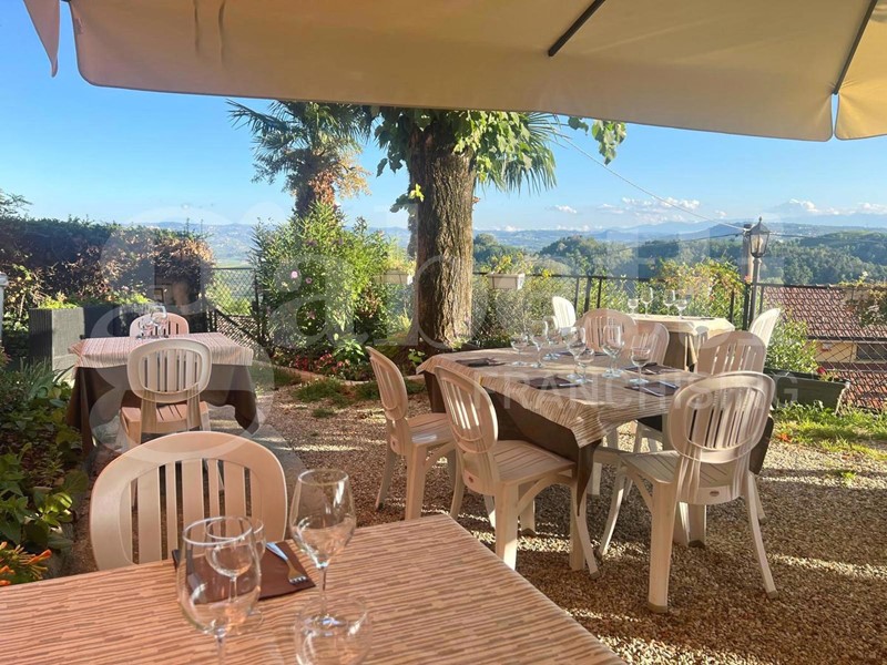 Attività commerciale in Vendita a Monticello d'Alba, 180'000€, 150 m²