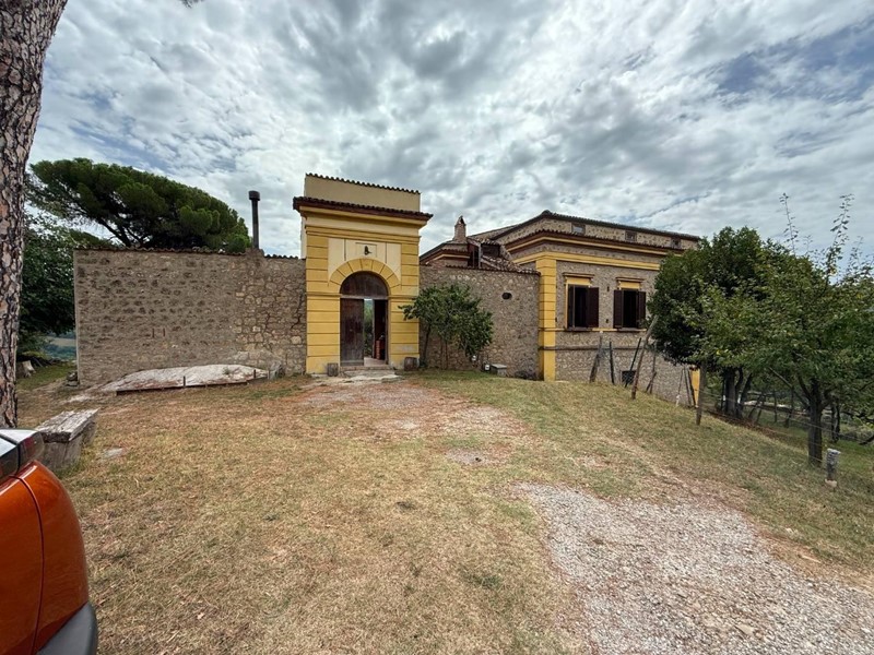 Villa in Vendita a San Chirico Raparo, 500'000€, 450 m², con Box