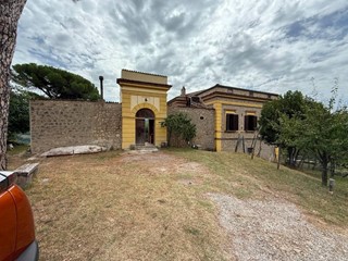 Villa in Vendita a San Chirico Raparo, 500'000€, 450 m², con Box