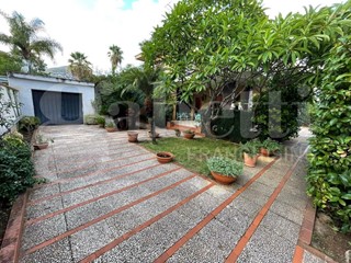 Villa in Affitto a Palermo, 900€, 160 m²