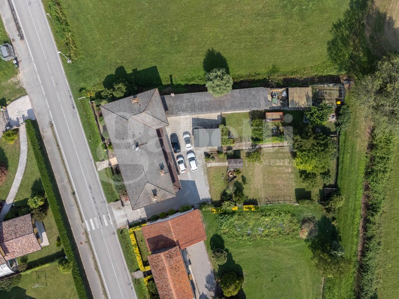 Casa Indipendente in Vendita a Sesto al Reghena, 195'000€, 330 m², arredato
