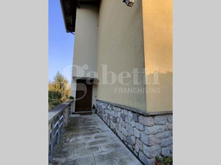 Appartamento in Vendita a Biella, 78'000€, 75 m²