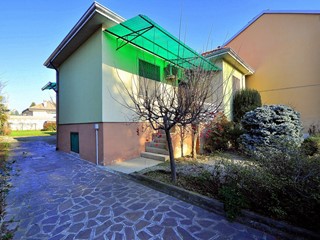 Villa in Vendita a Mesero, 245'000€, 135 m²
