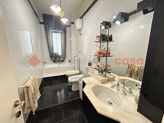 Quadrilocale in Vendita a Bari, 190'000€, 115 m²