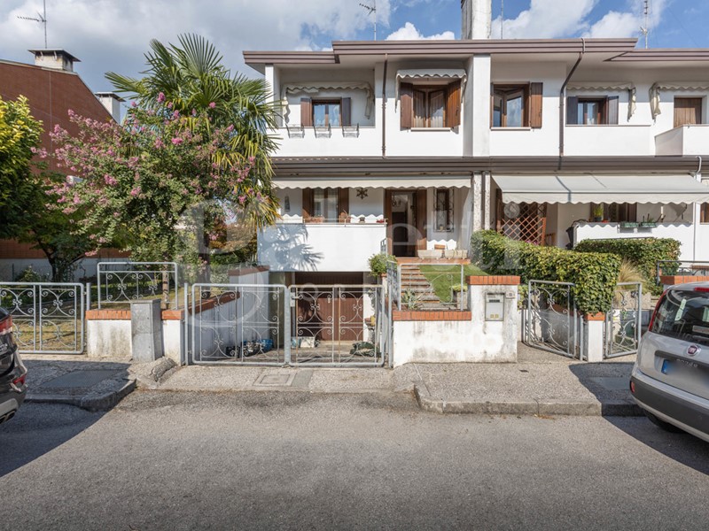 Villetta a schiera in Vendita a Pordenone, 275'000€, 150 m², arredato