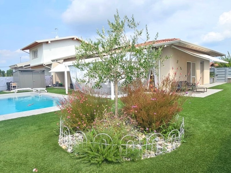 Casa Indipendente in Vendita a Lonato del Garda, 469'000€, 174 m²