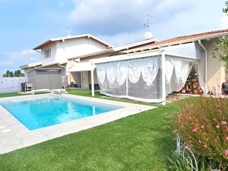 Casa Indipendente in Vendita a Lonato del Garda, 469'000€, 174 m²