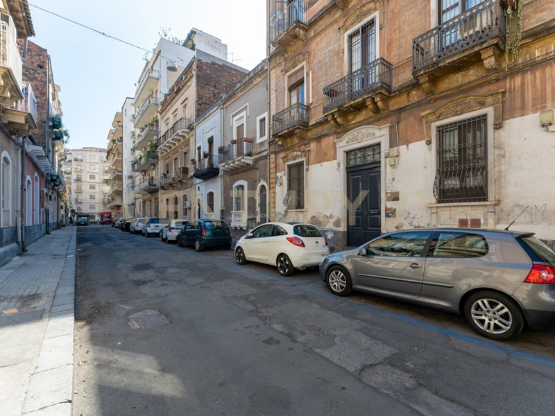 Appartamento in Vendita a Catania, 185'000&euro;, 160 m²